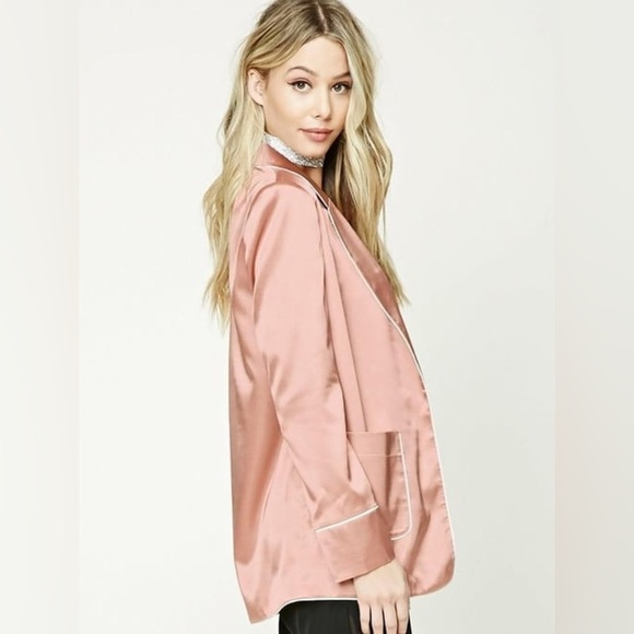 NWOT Blush Satin Contrast Piped Blazer Size Large - Picture 3 of 7